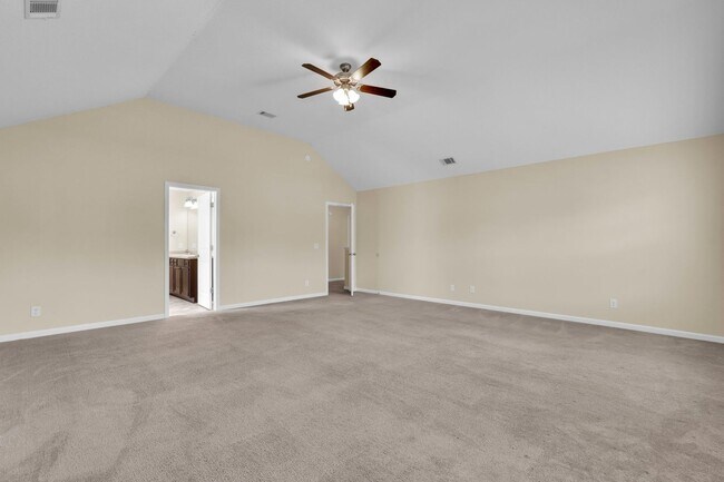 Building Photo - 659 Red Oak Ln