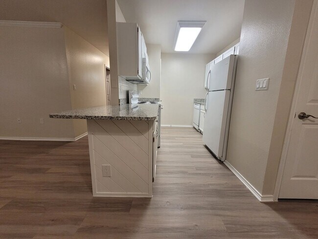 Building Photo - 2 Bed | 2 Bath 1,100 Sq. Ft. Two Car Garag...