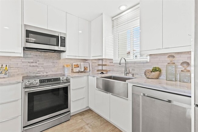Building Photo - 1365 Snell Isle Blvd NE
