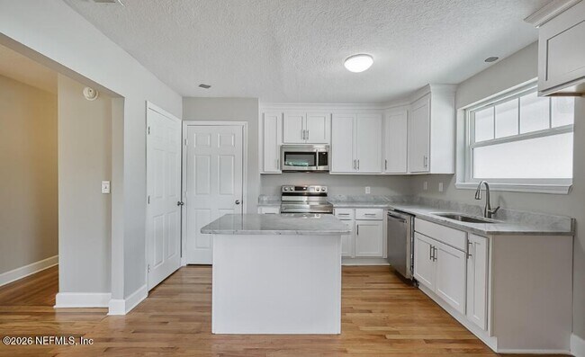 Building Photo - 2819 Oak St