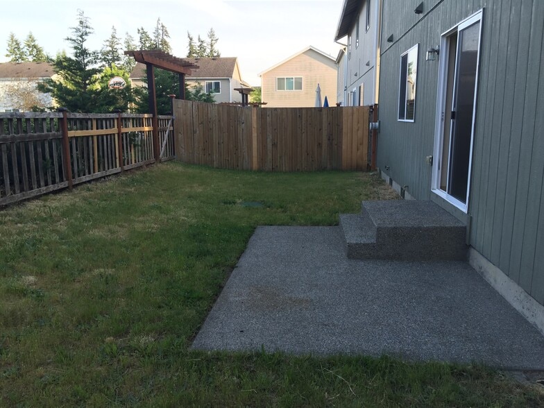 Building Photo - 17727 1st Ave Ct E