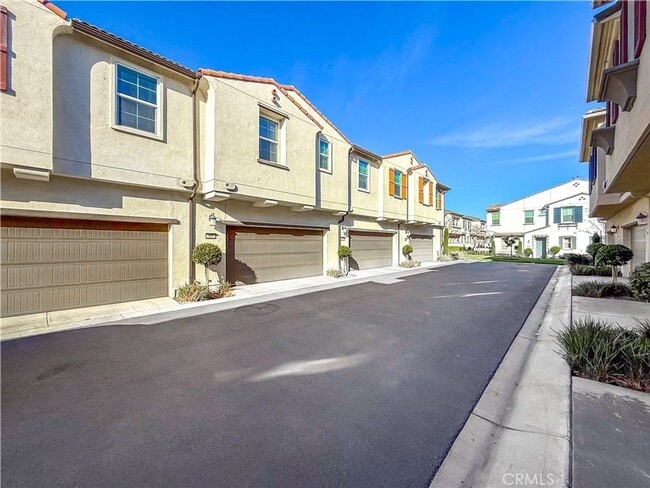 Building Photo - Beautifully 2019-Built 3 Beds 2.5 Baths 1,468 Sqft Home in Eastvale!