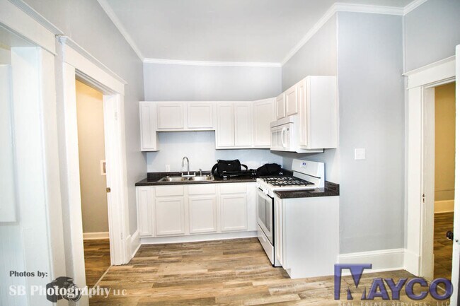 Building Photo - 448 Robinson Pl