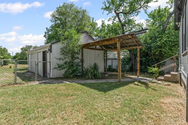 Building Photo - Historic Charm in Hillsboro!