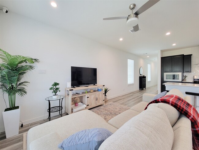 Building Photo - 3223 Creston Gate Dr