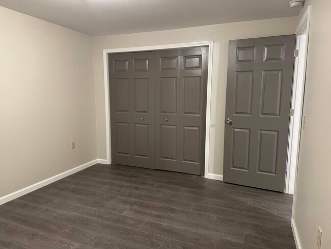 Building Photo - 355 S Main St