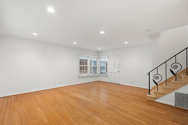 Building Photo - 1209 Orange Grove Ave