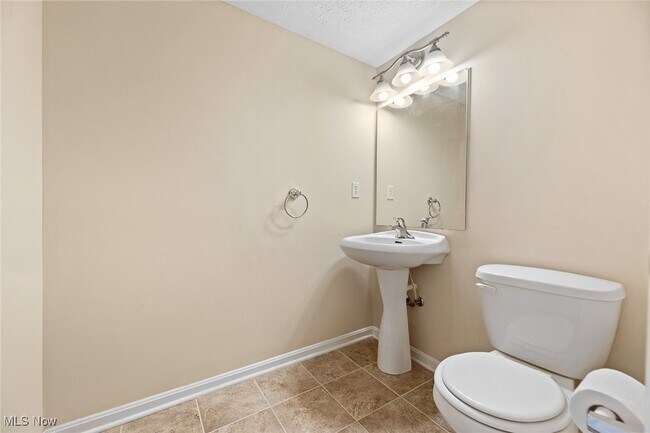 Building Photo - 37 Eastpointe Dr