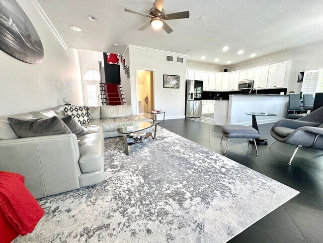 Building Photo - Bright, breezy & convenient: Your wew St. ...