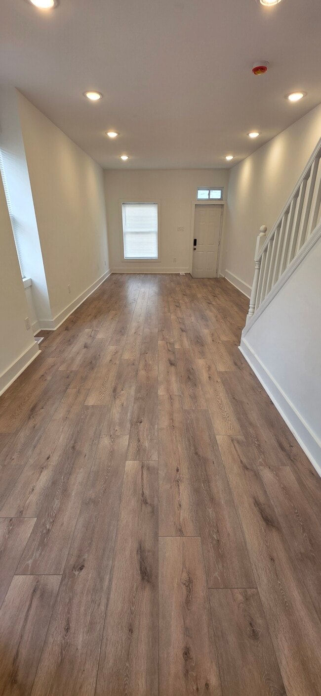 Building Photo - 801 N Port St