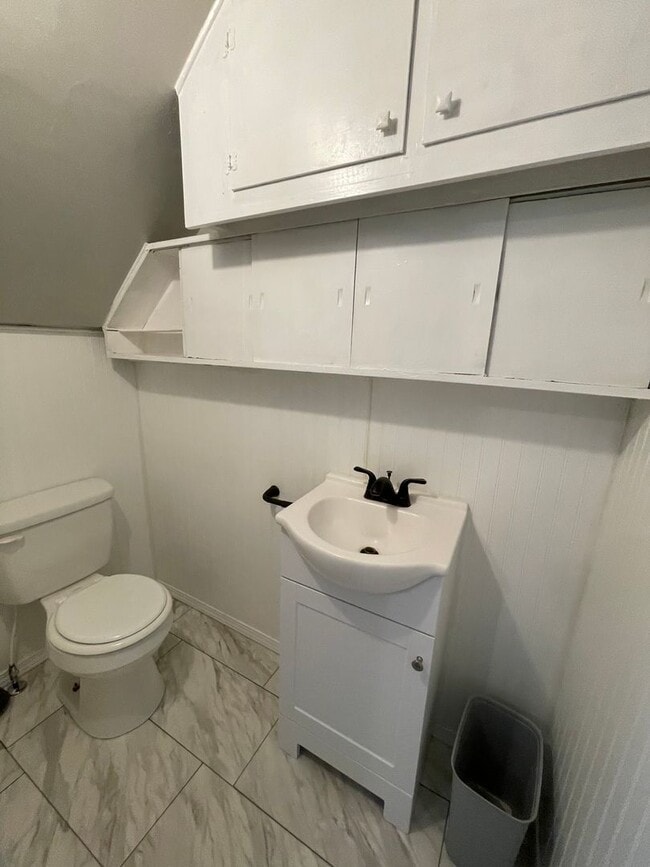 Building Photo - 4 Bedroom Home Near Downtown Goshen