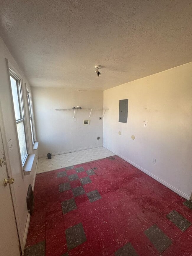 Building Photo - 18 Frontier St