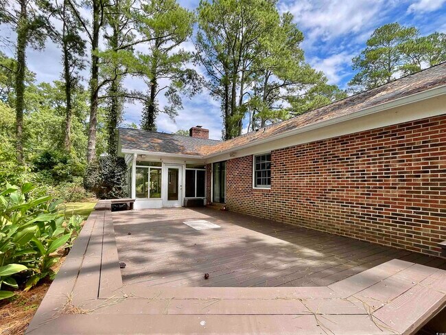 Building Photo - 219 Green Lake Dr