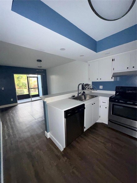 Building Photo - 5920 7th Ave W