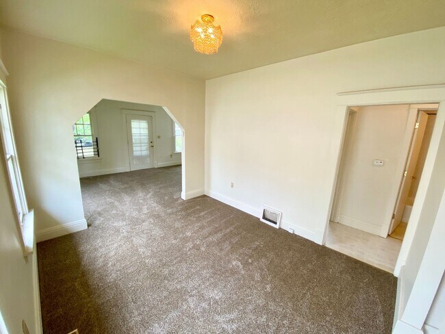 Building Photo - Welcoming Wilshire Heights Ranch Home for ...