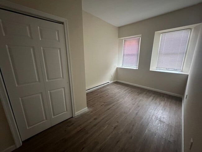 Building Photo - 1350 Willow St