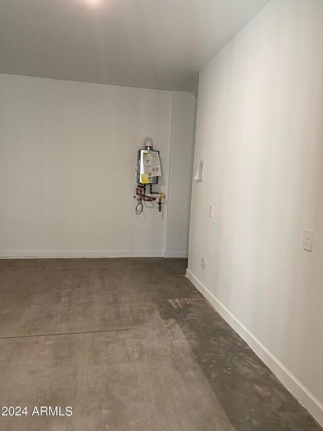 Building Photo - 4853 E St John Rd