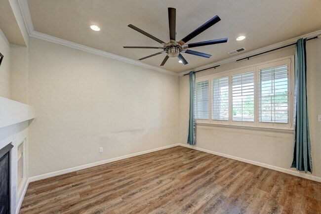Building Photo - $2,750 - 2 Bed, 2.5 Bath Condo in Centenni...