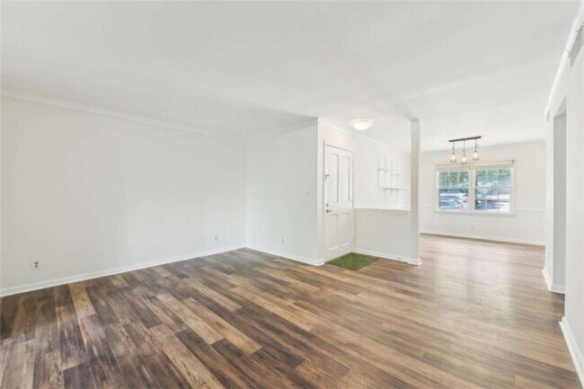 Building Photo - 73 Montre Square NW