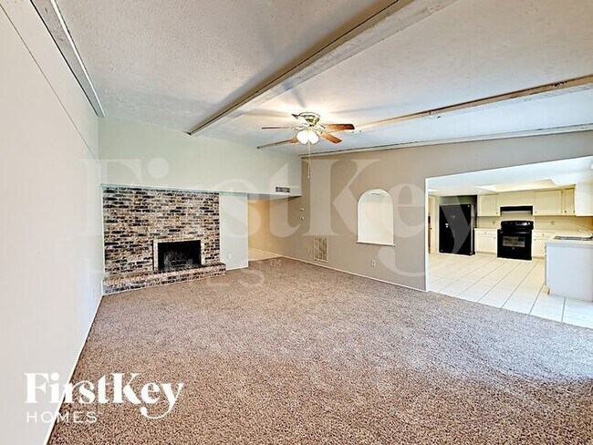 Building Photo - 2211 Fairgreen Dr