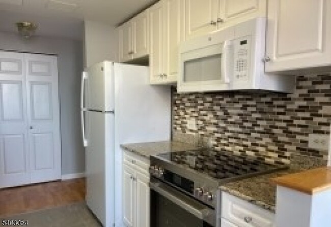 Building Photo - 100 Old Palisade Rd