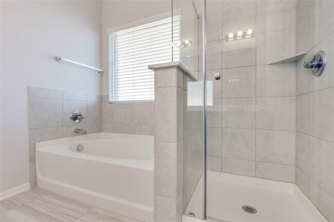 Building Photo - 6601 Avila Way
