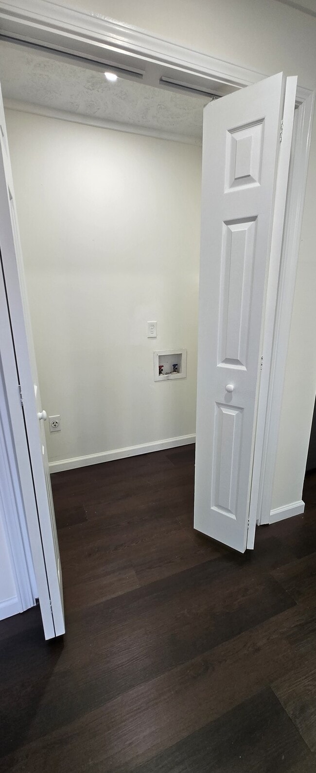 Building Photo - Beautifully Refreshed Home in the Green Acres Neighborhood