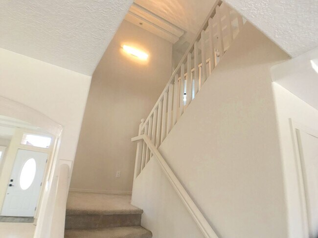 Building Photo - Don't Miss Out! Spacious 3 Bed, 2.5 Bath Home in Los Lunas – Open Layout & Prime Location