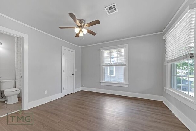 Building Photo - Completely Updated 2 Bed/2 Bath!