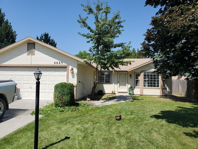 Building Photo - Single Story in Boise with a Fenced in Bac...