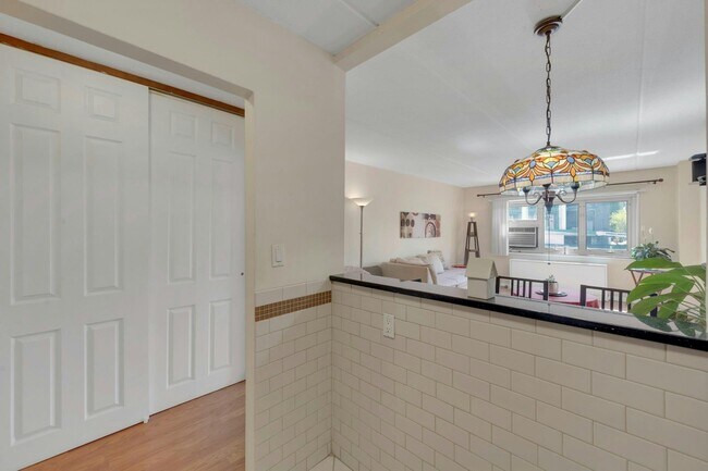 Building Photo - 470 Halstead Ave