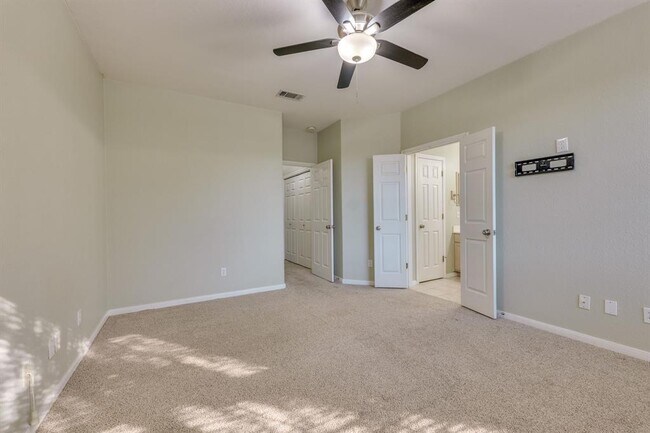 Building Photo - 2100 Pipers Field Dr