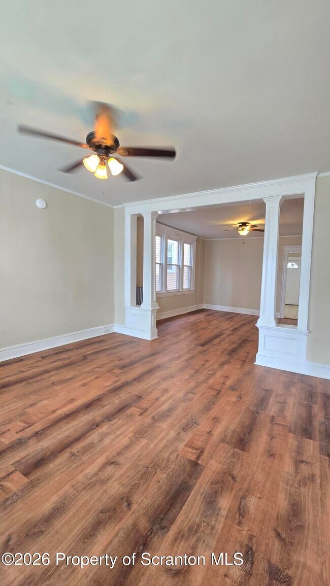 Building Photo - 543 N Sumner Ave