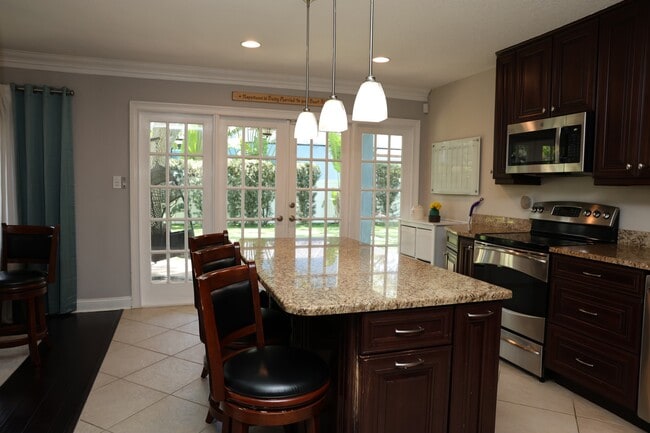 Building Photo - 4118 W Palmira Ave