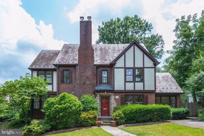 Primary Photo - 4706 32nd St N