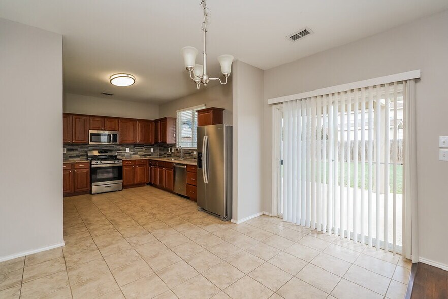 Building Photo - 5000 Caraway Dr