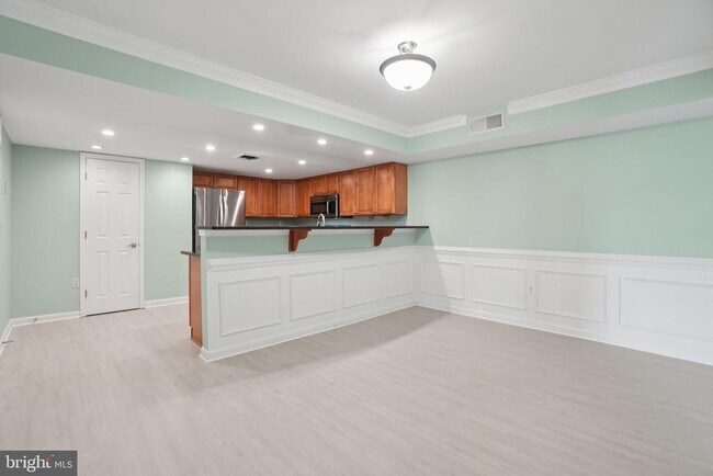 Building Photo - 1515 S Arlington Ridge Rd