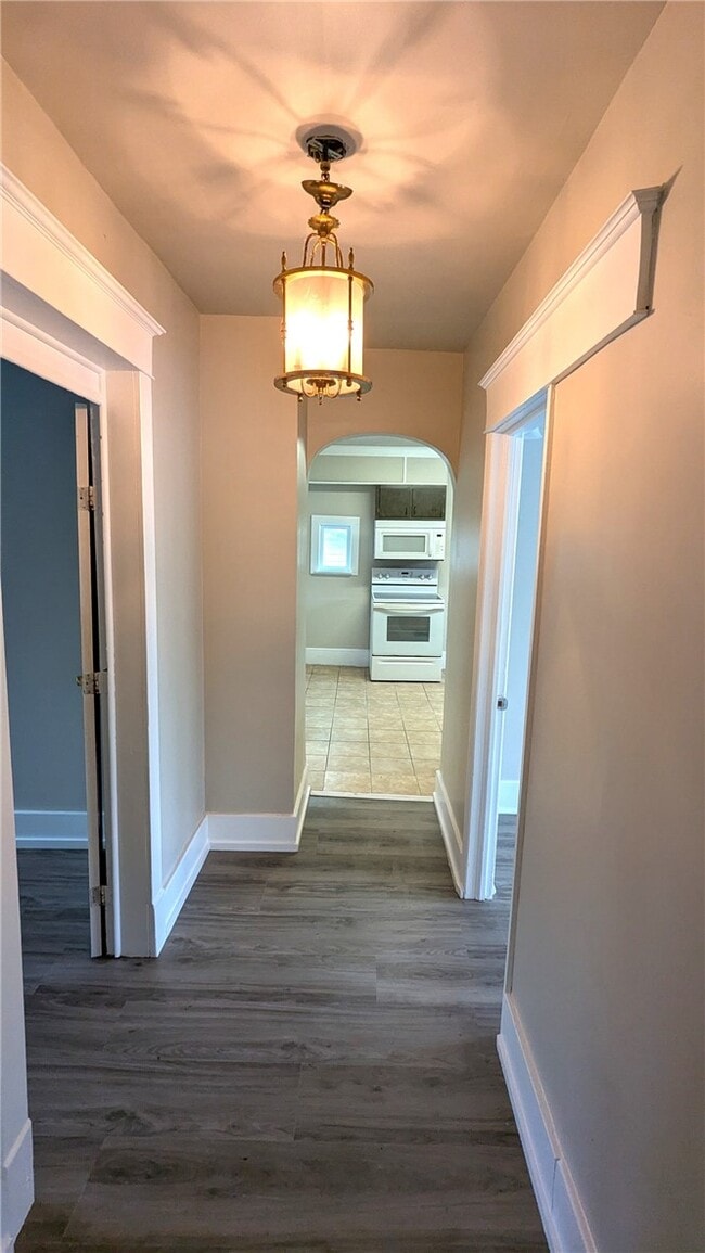 Building Photo - 502 Main St