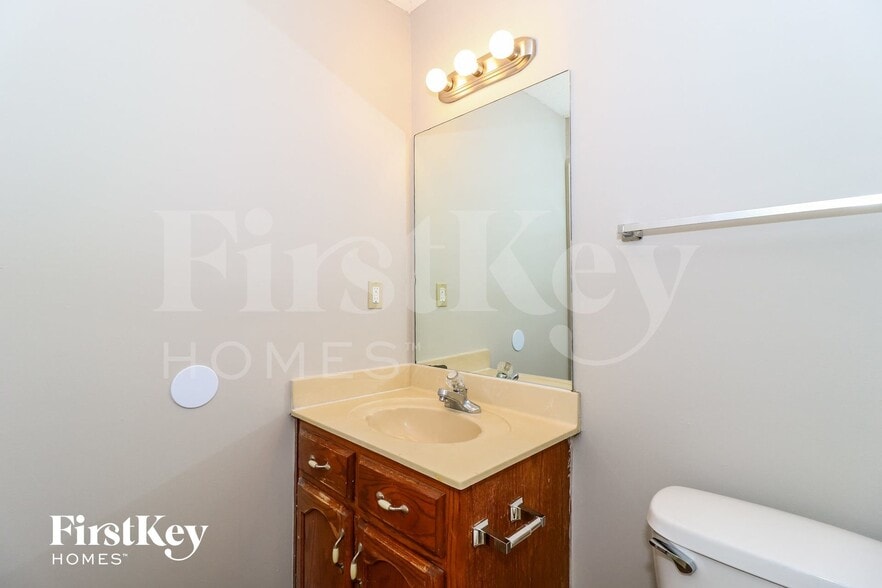 Building Photo - 6911 Lagrange Cir S