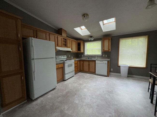 Building Photo - 3 Bedroom Home located near Ruby's Landing...
