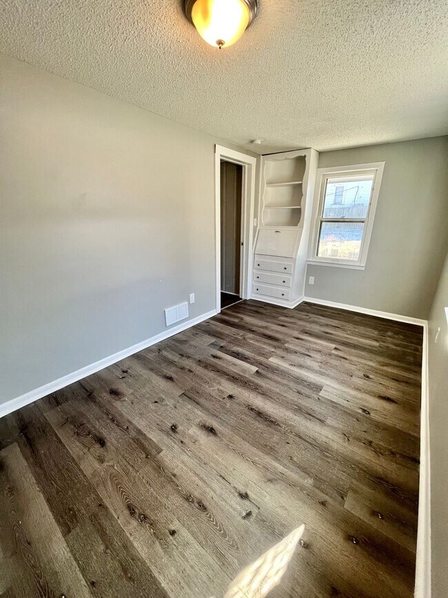 Building Photo - Spacious single family home in Independenc...