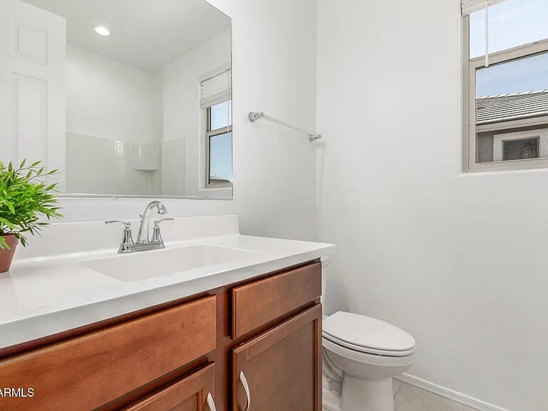 Building Photo - 637 S Lamar Pl