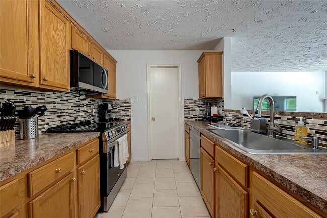 Building Photo - 8051 Bay Branch Dr