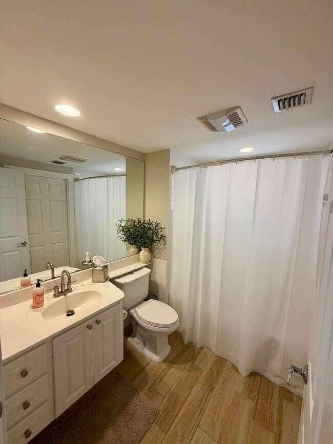 Building Photo - 223 Soriano Dr