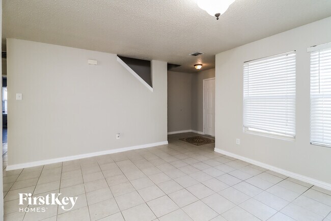 Building Photo - 3913 Fox Run Dr