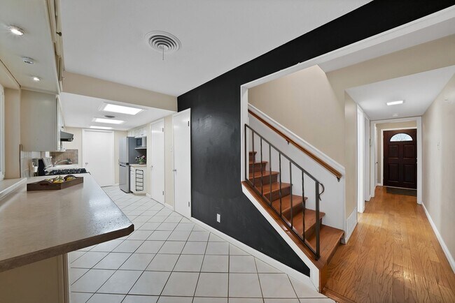 Building Photo - 526 Waggoner Dr