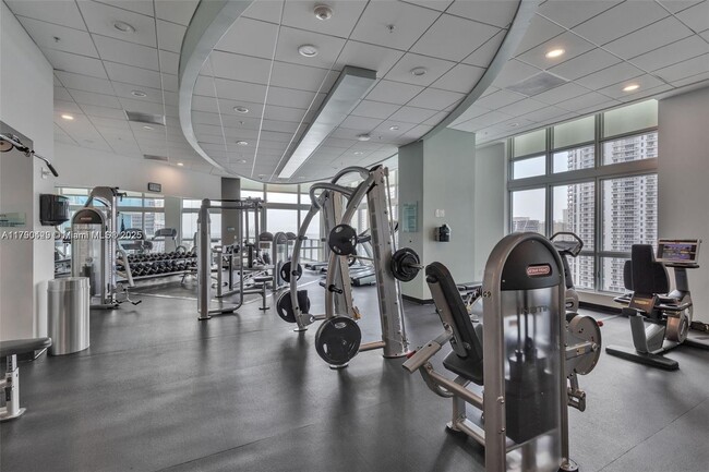 Building Photo - 300 S Biscayne Blvd
