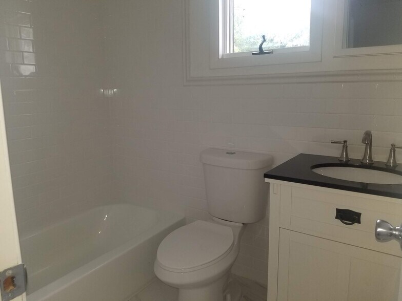 Upstairs Bathroom - 456 Lincoln Blvd