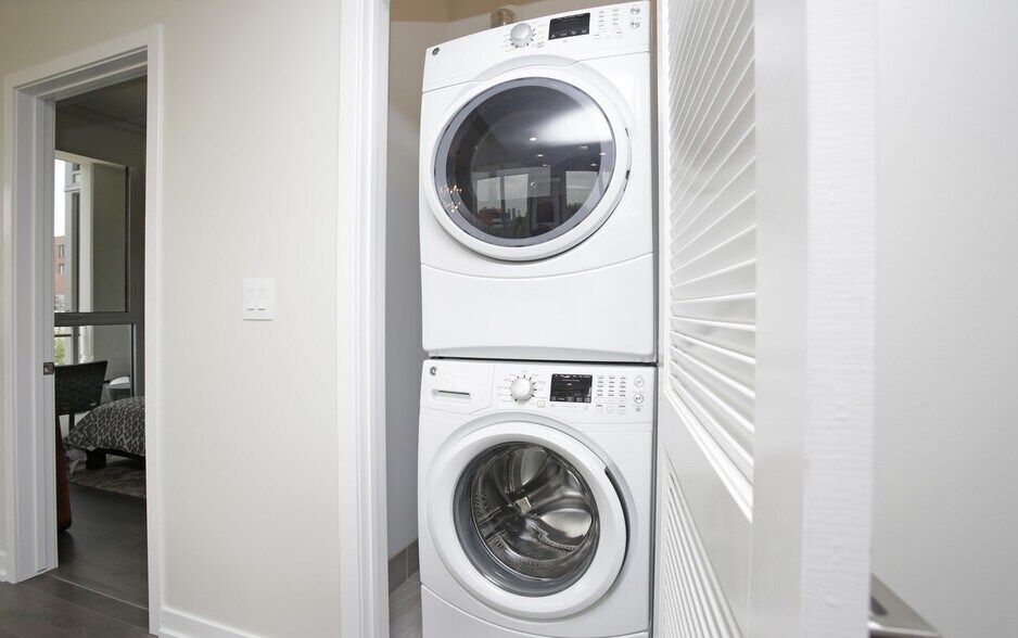 Building Photo - 798 N Hudson Ave