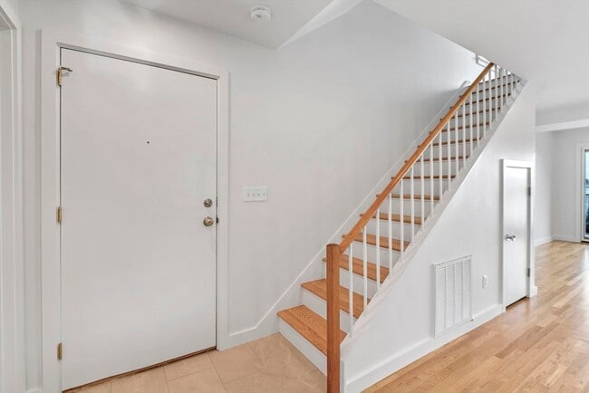 Building Photo - 34 Constitution Way